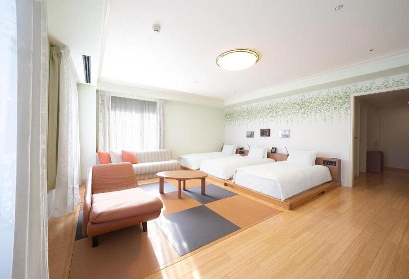 行政三人间, Namba Oriental