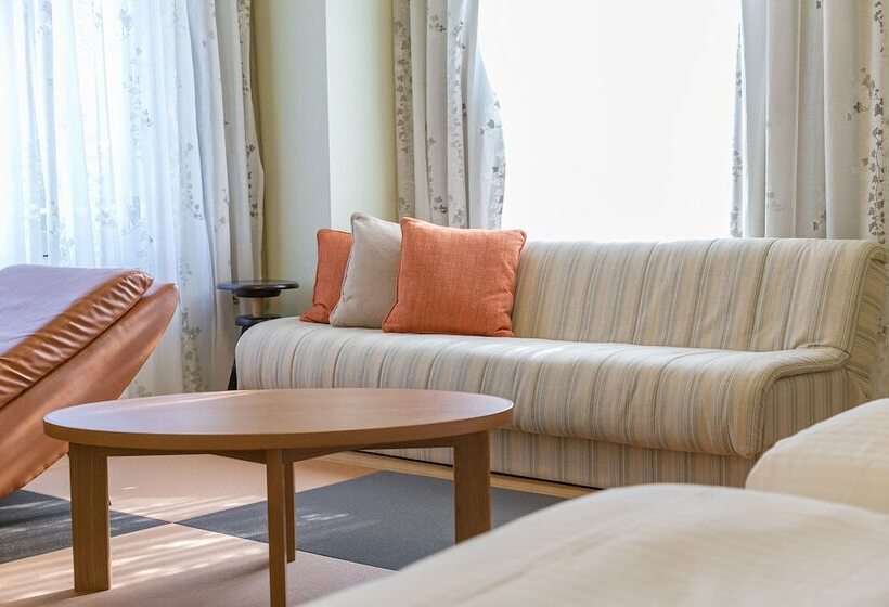 高级三人间, Namba Oriental