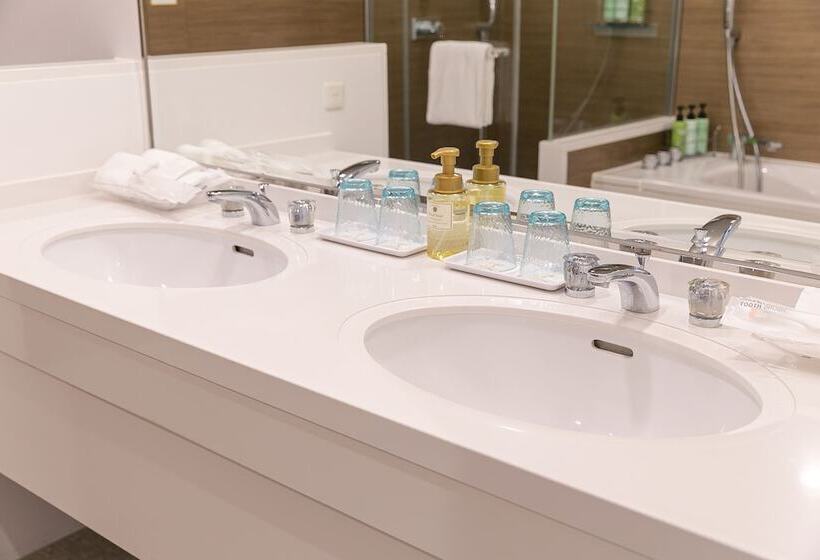 高级三人间, Namba Oriental