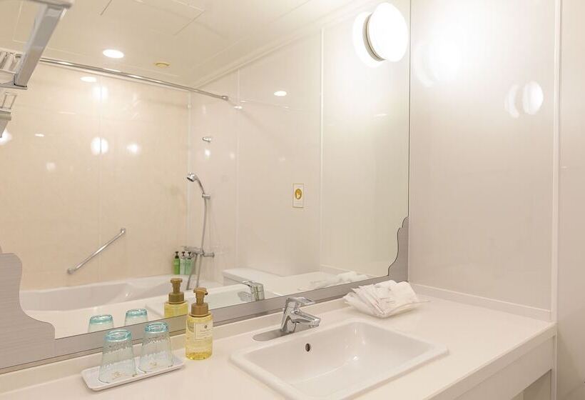 豪华三人间, Namba Oriental