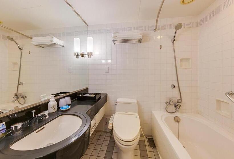 اتاق راحتی, Nikko Kumamoto