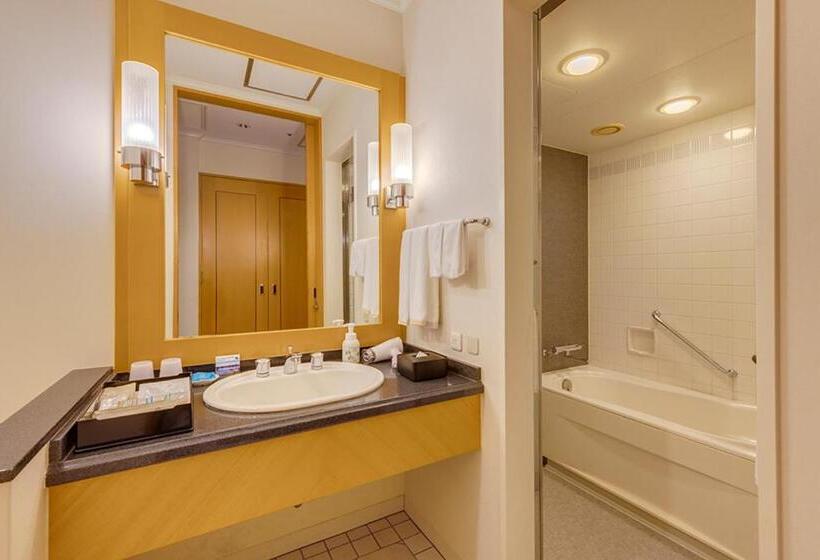 اتاق راحتی, Nikko Kumamoto