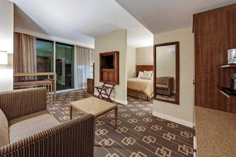 اتاق راحتی, Nikko Kumamoto