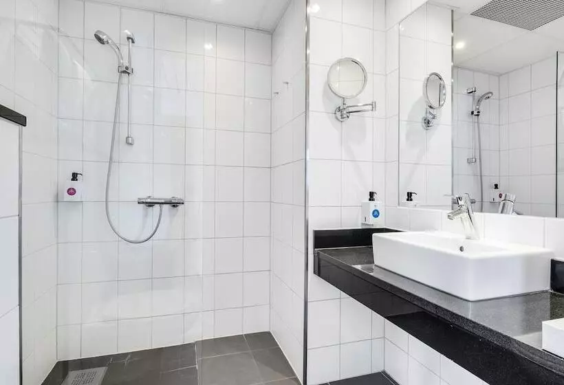 اتاق خانوادگی, Quality Hotel Residence