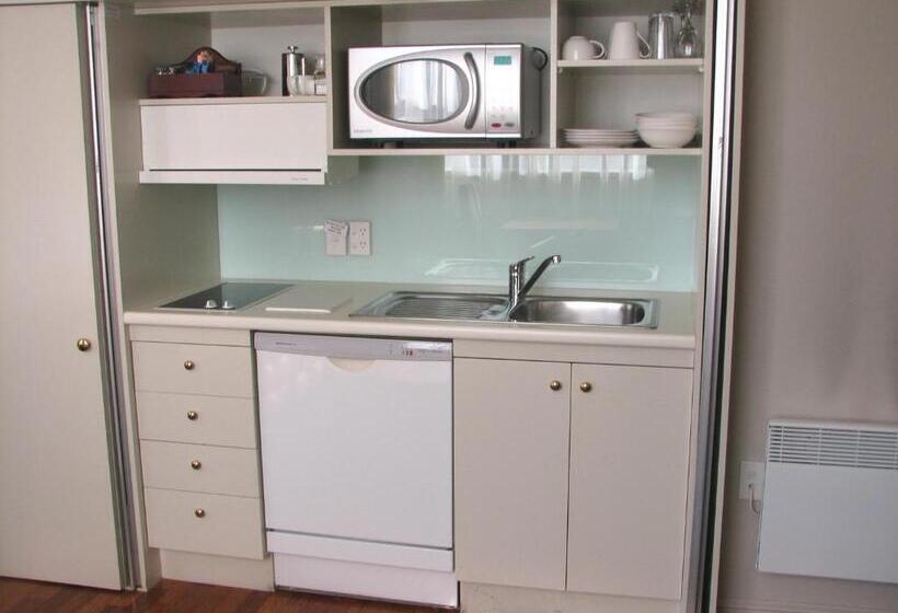 标准工作室, Quest Wellington