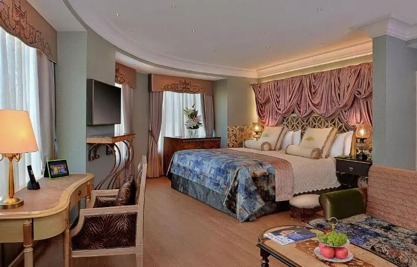 سوییت, Radisson Blu Mbd Hotel Noida