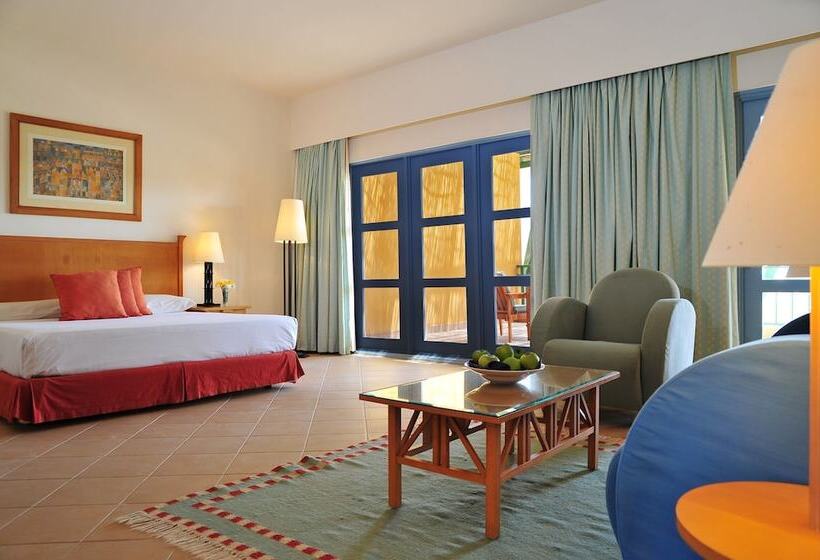 سوییت جونیور, Strand Beach Resort