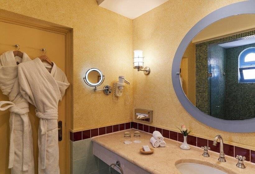 اتاق استاندارد با چشم‌انداز دریا, Strand Beach Resort