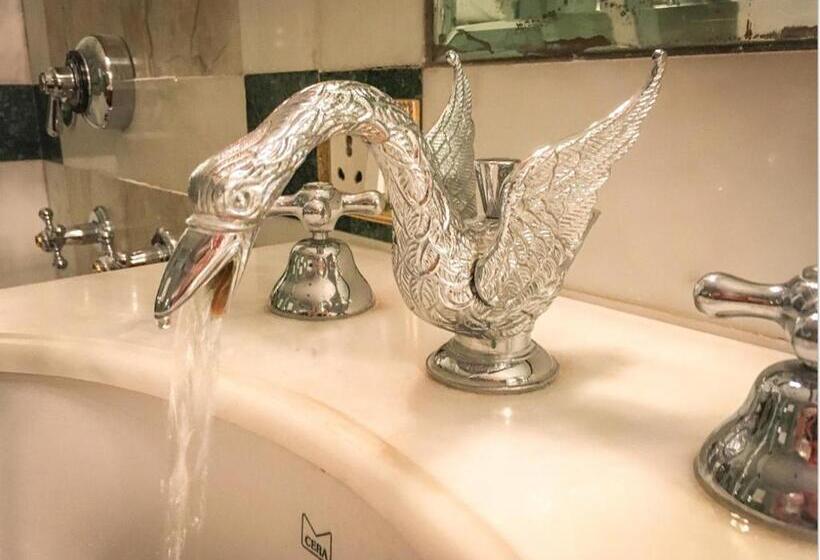 디럭스 룸, The Raj Palace