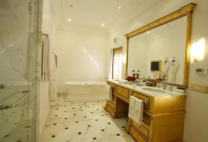 Deluxe-huone, The Raj Palace