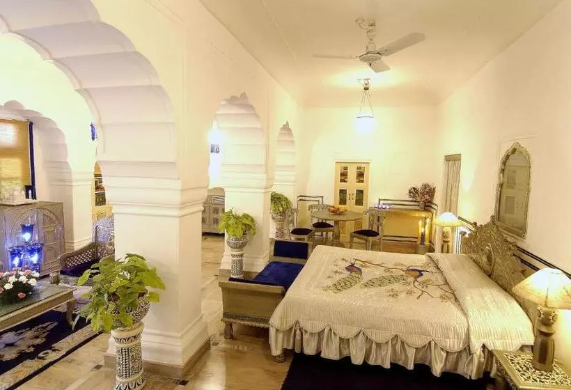 Deluxe-huone, The Raj Palace