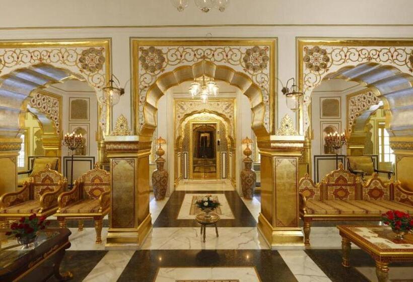 패밀리 스위트, The Raj Palace