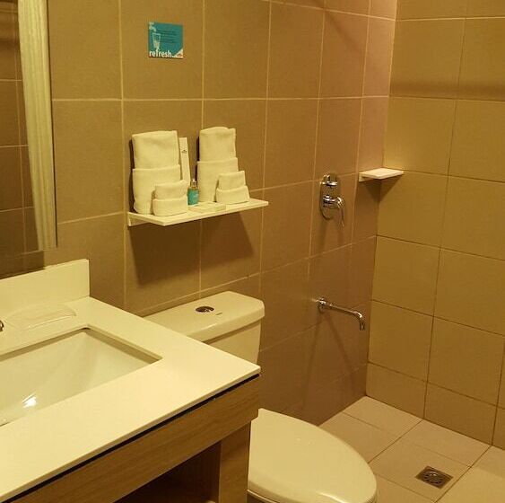 Люкс Адаптированный для Инвалидов, Microtel By Wyndham Baguio