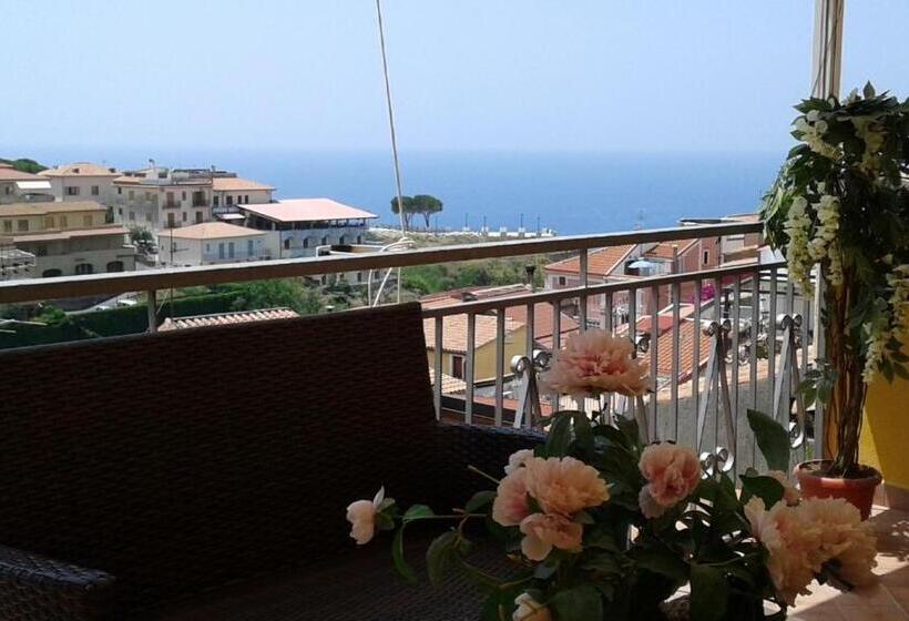 Трехместный Номер Стандарт с Балконом, B&b Villa San Nicola