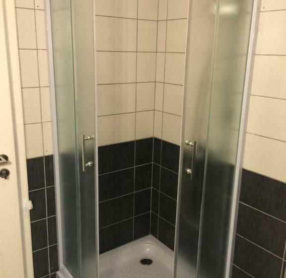 اتاق استاندارد سه نفره, Staccato