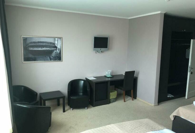 اتاق استاندارد سه نفره, Staccato