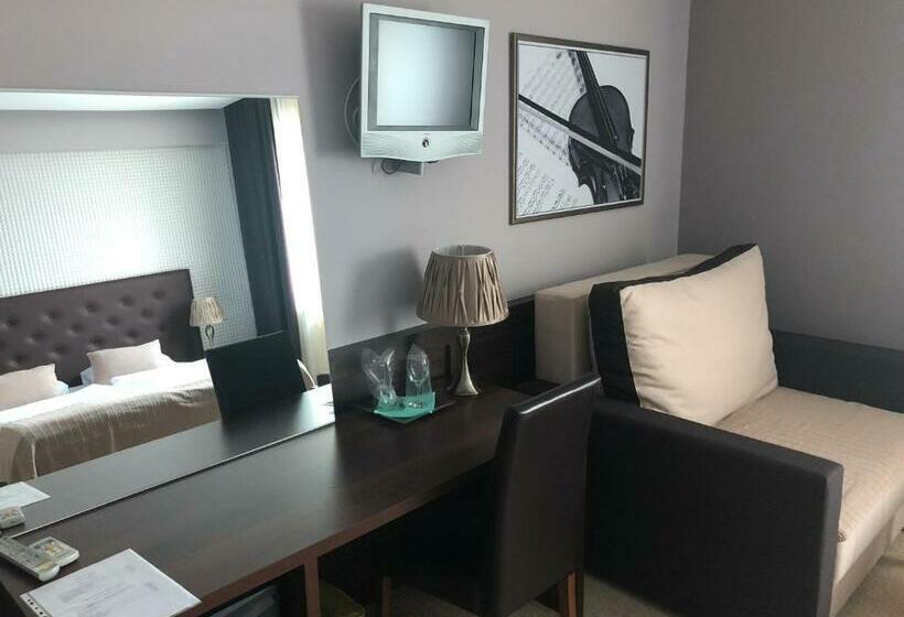 اتاق لوکس, Staccato