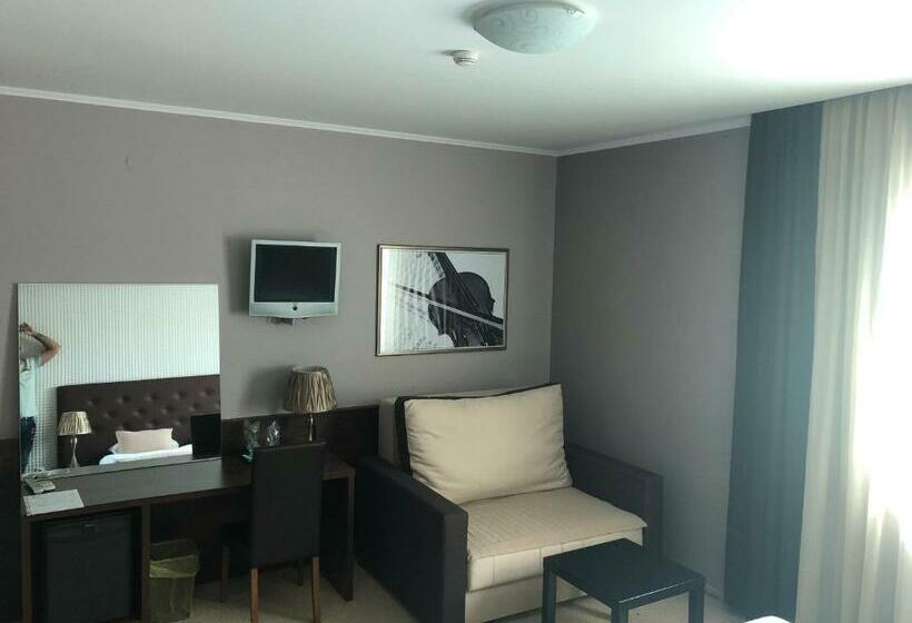 اتاق لوکس, Staccato