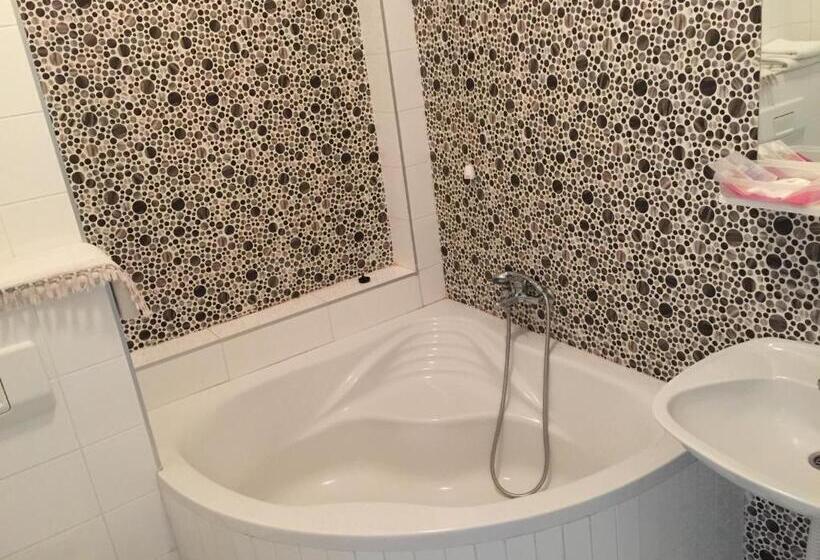 اتاق لوکس, Staccato