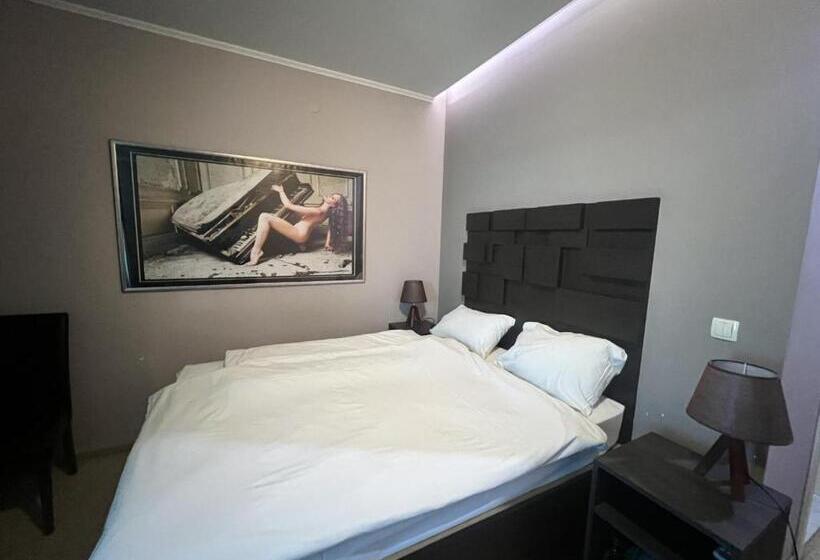 اتاق لوکس یک تخته, Staccato