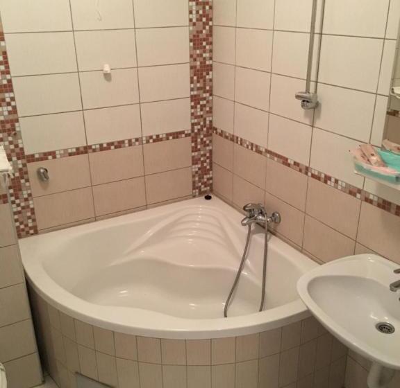 اتاق لوکس یک تخته, Staccato