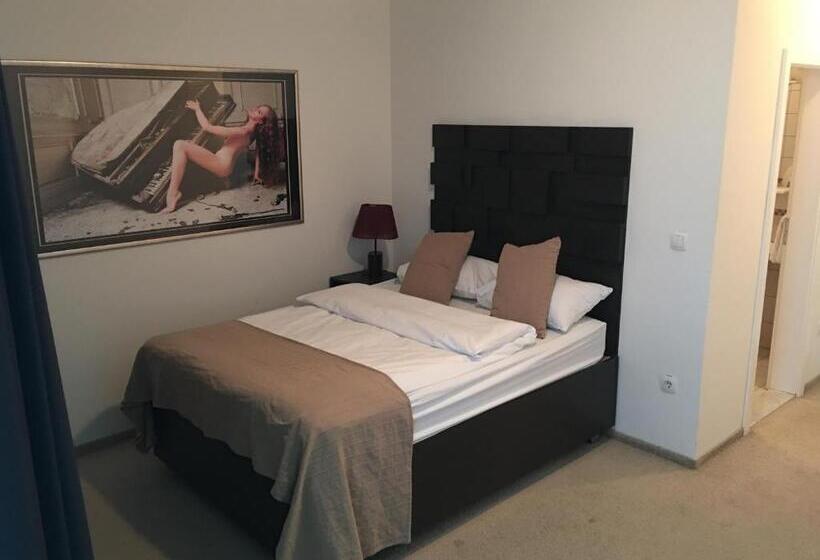 اتاق لوکس یک تخته, Staccato