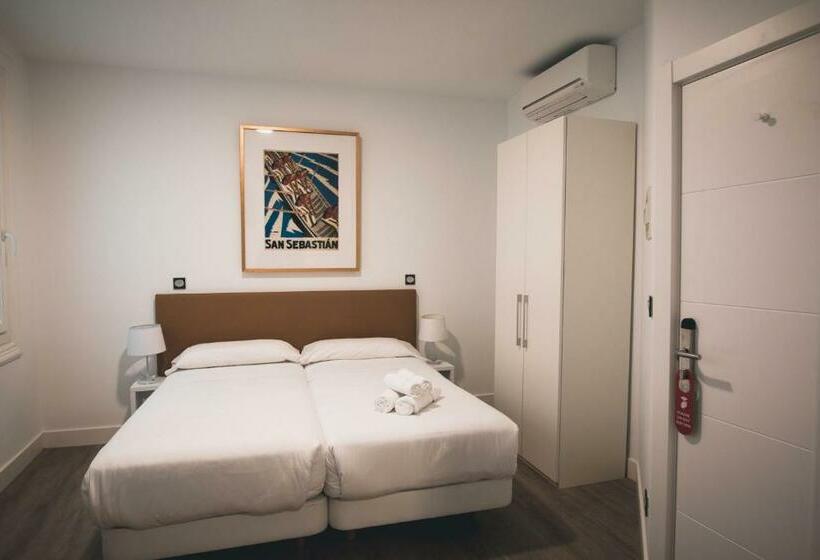 חדר סטנדרט מותאם לאדם עם מוגבלויות, Central Roomss