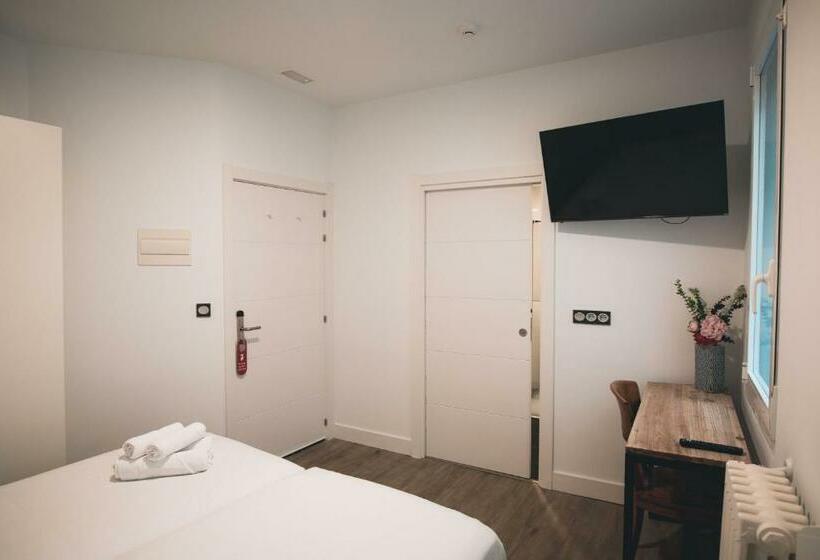 חדר סטנדרט מותאם לאדם עם מוגבלויות, Central Roomss