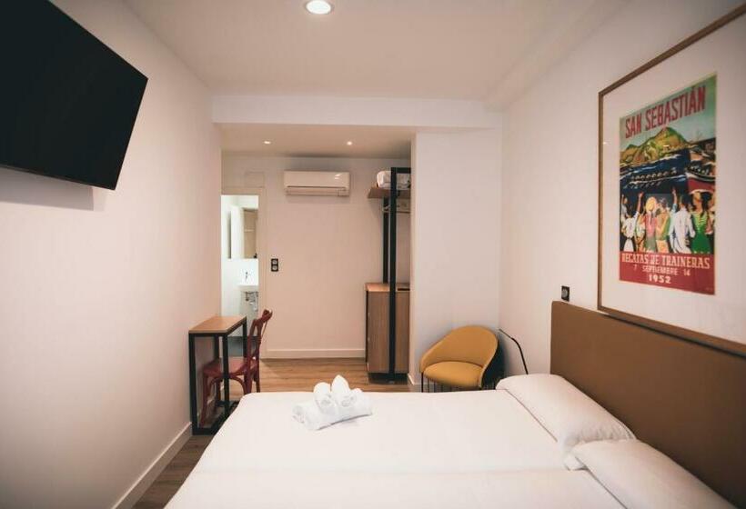 חדר סטנדרט עם מרפסת, Central Roomss