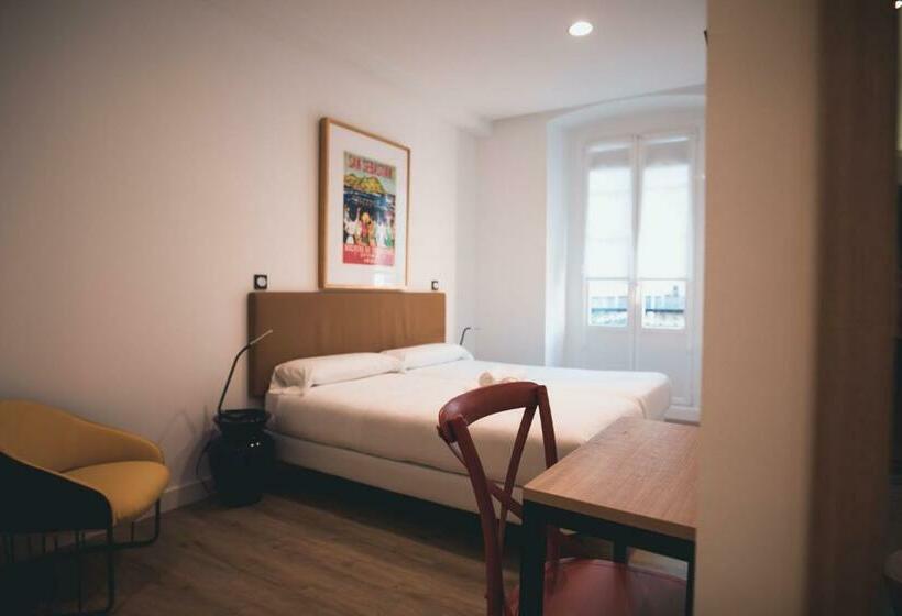 חדר סטנדרט עם מרפסת, Central Roomss