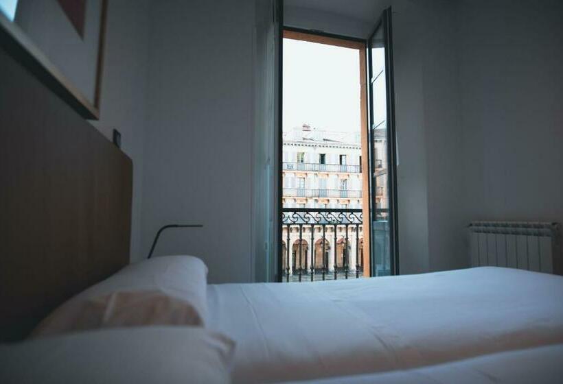 חדר סטנדרט עם מרפסת, Central Roomss