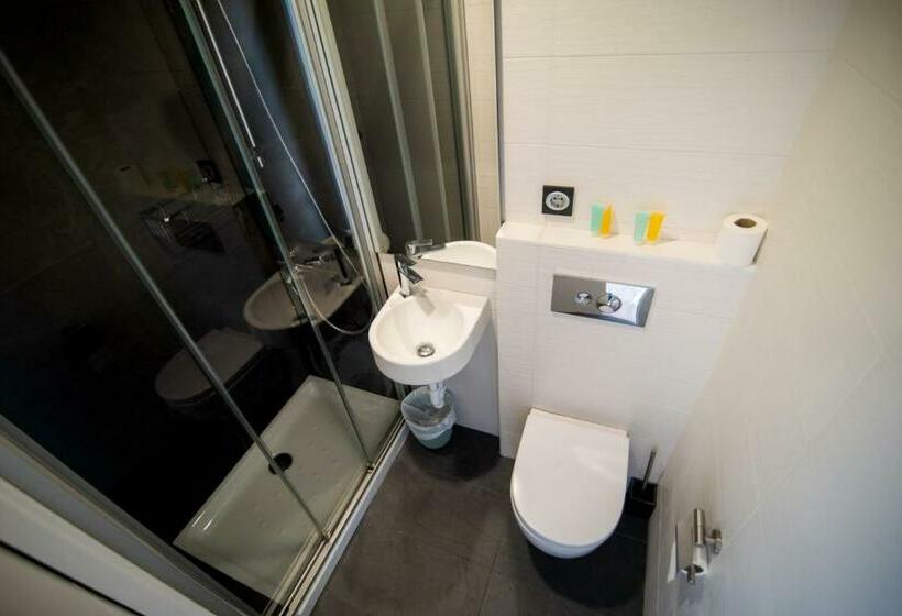 חדר סטנדרט עם מרפסת, Central Roomss