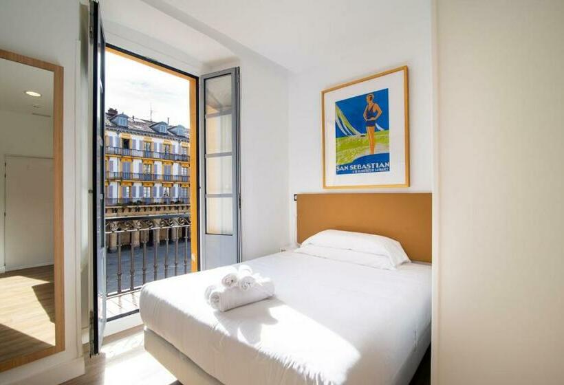 חדר סטנדרט עם מרפסת, Central Roomss