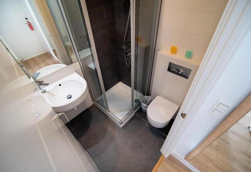 חדר סטנדרט עם מרפסת, Central Roomss