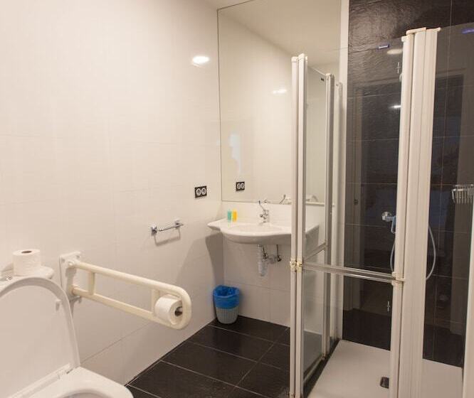 חדר סטנדרט מותאם לאדם עם מוגבלויות, Central Roomss