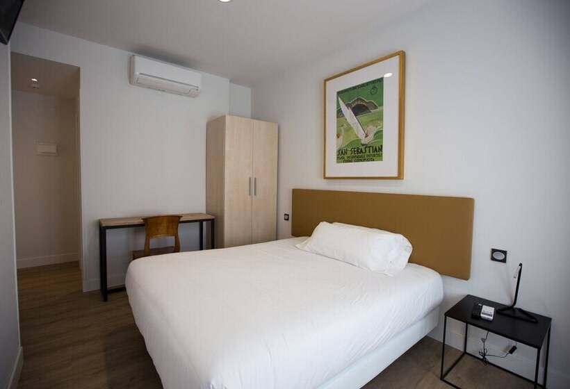 חדר סטנדרט עם מרפסת, Central Roomss