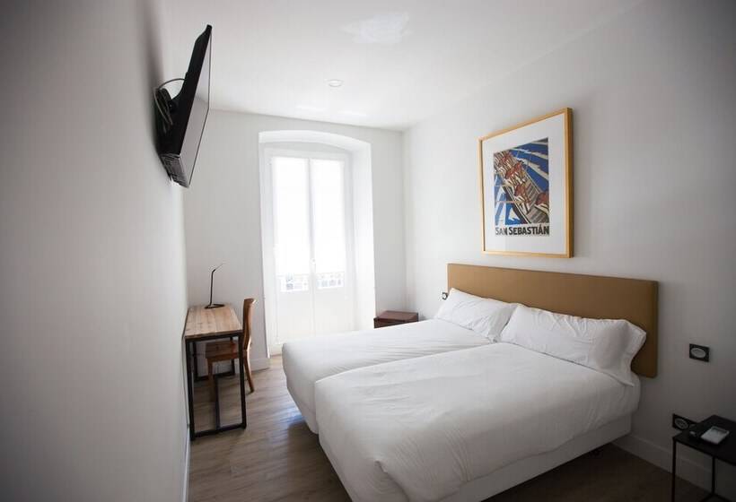 חדר סטנדרט עם מרפסת, Central Roomss