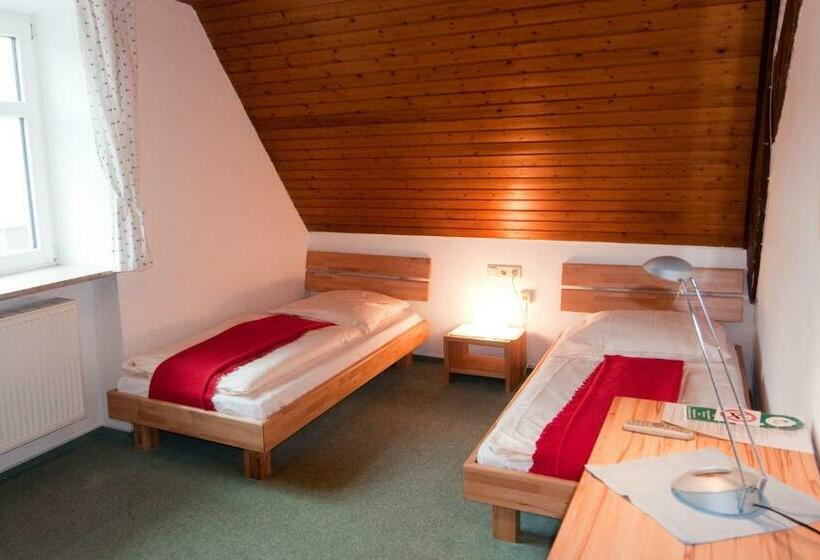 غرفة قياسية فردية, Gasthof Zum Ritter   A Cozy Historical Landmark