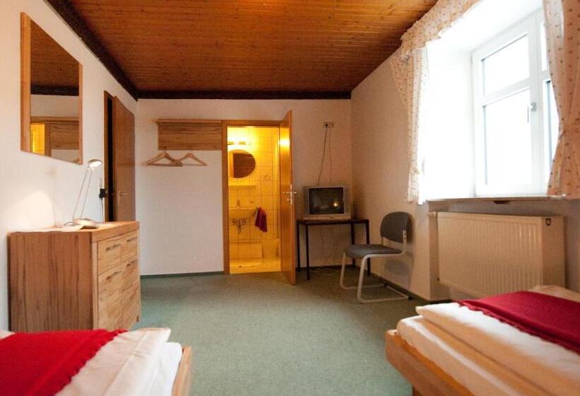 غرفة قياسية, Gasthof Zum Ritter   A Cozy Historical Landmark