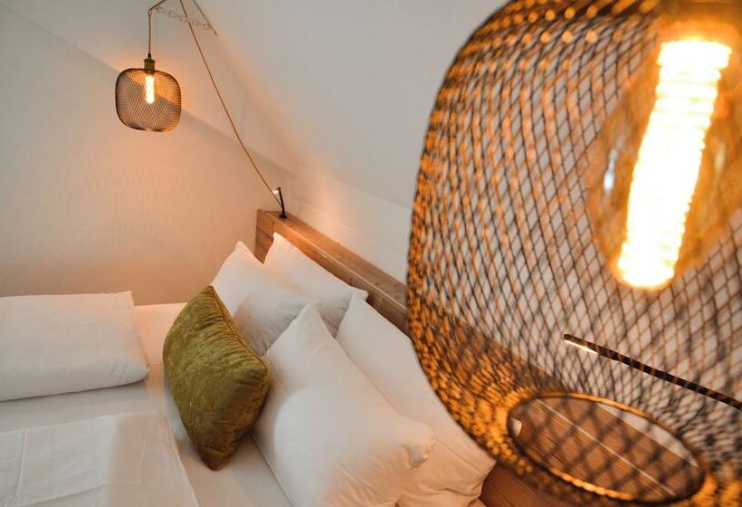 غرفة قياسية, Gasthof Zum Ritter   A Cozy Historical Landmark