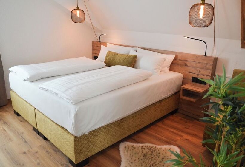 غرفة قياسية, Gasthof Zum Ritter   A Cozy Historical Landmark