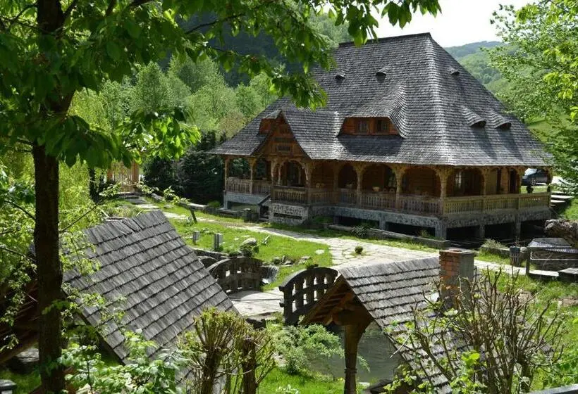 ４ベッドルームハウス, Păstrăvăria Alex