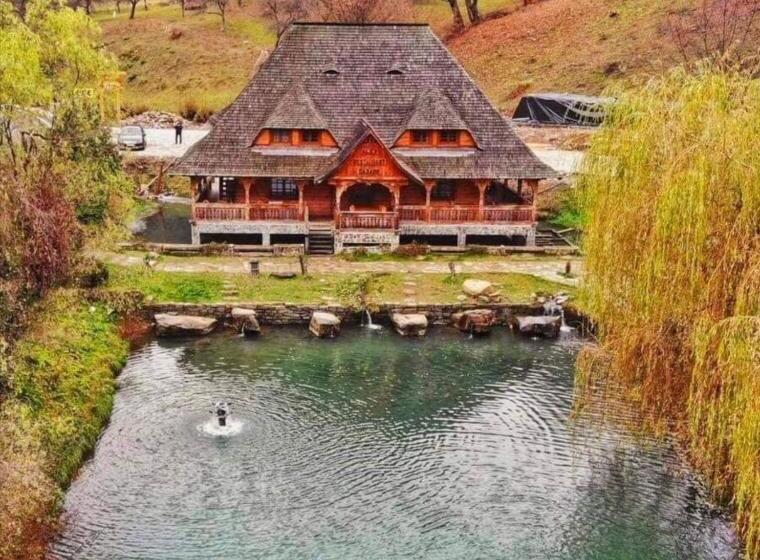 침실 4개 주택, Păstrăvăria Alex