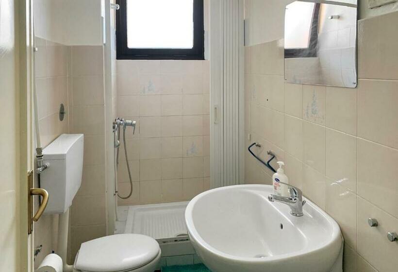 اتاق استاندارد با سرویس بهداشتی مشترک, Florence Rooms Novella