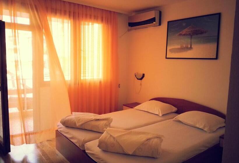 Трехместный Номер Классика, Villa Diana