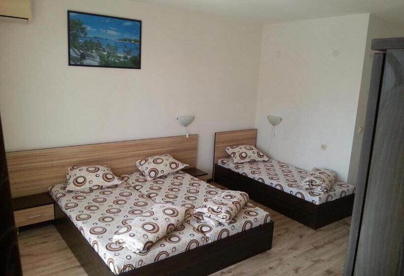 Трехместный Номер Классика, Villa Diana