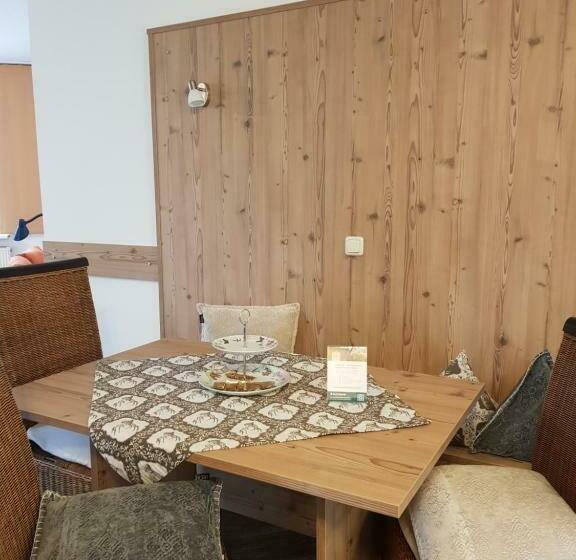 带1个卧室的带阳台的公寓, Stadler Hof