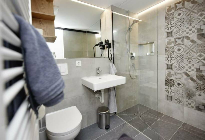 דירת משפחה, Chillas Appartements