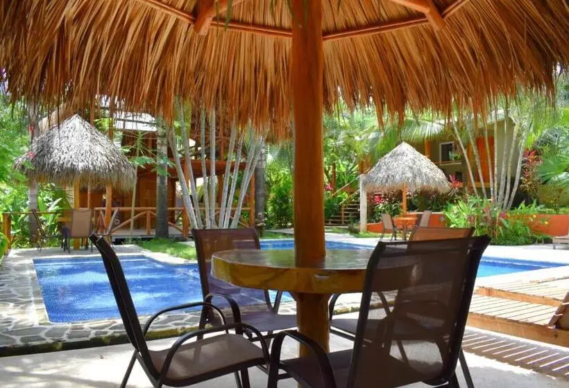 سوییت با چشم‌انداز استخر, Fuego Lodge