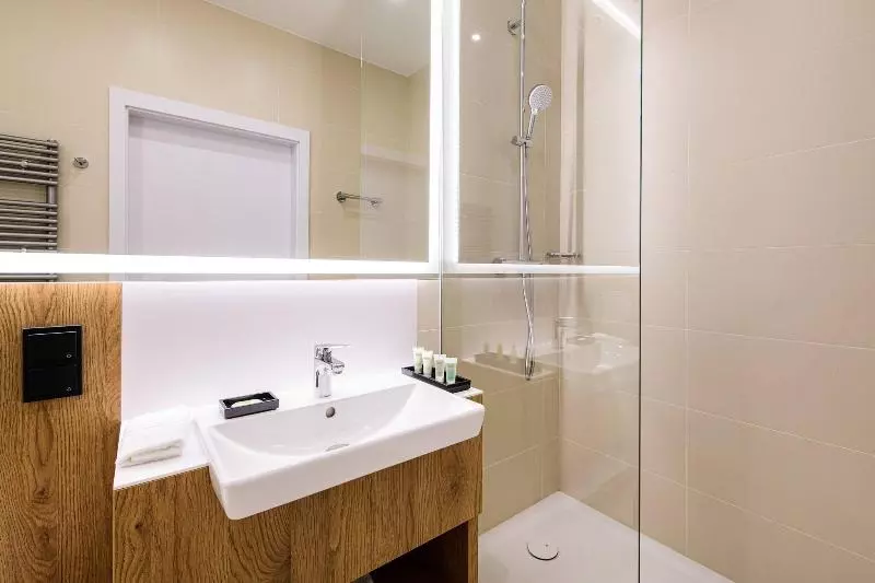 اتاق لوکس, Courtyard By Marriott Warsaw Airport